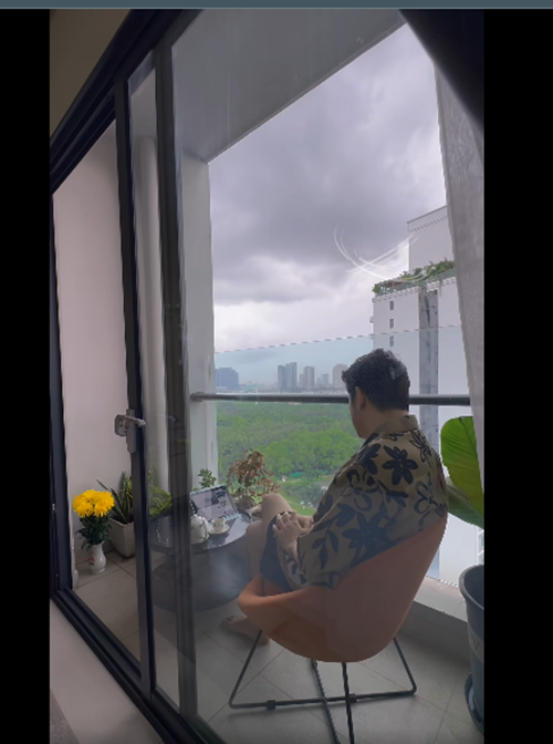 Huỳnh Anh Tuấn chưa muốn lộ diện hoàn toàn. Ảnh: FB Huỳnh Anh Tuấn.