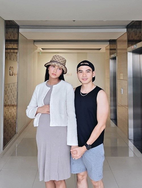 Nàng hậu thú nhận bản thân mặc lại nhiều trang phục cũ dù mang bầu. Ảnh: FB H'hen Niê.