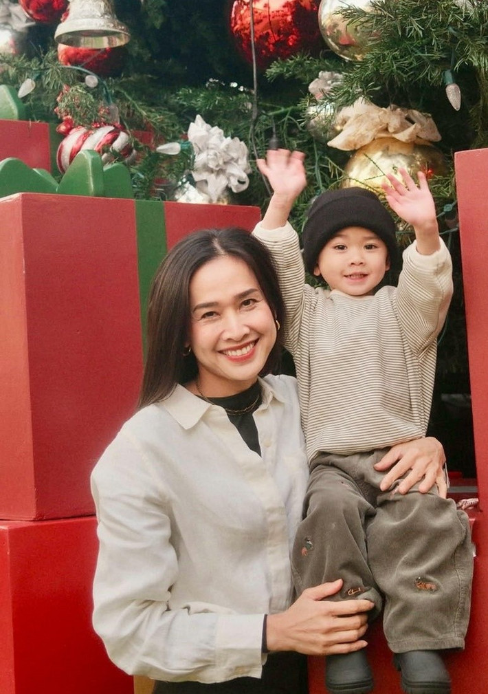 Người đẹp tâm sự, cô có thể chưa hẳn là một người mẹ hoàn hảo, nhưng có một điều không thể diễn tả bằng lời, đó chính là tình yêu thương vô điều kiện dành cho con.