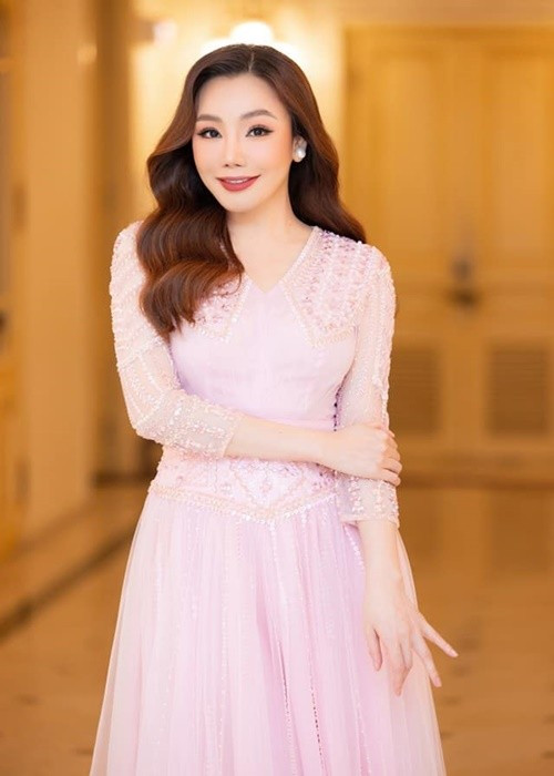 Nữ ca sĩ khẳng định, cô là người sống hết mình vì gia đình, chồng con. “Nếu tôi là một người vợ chắc chắn sẽ rất được”, Hồ Quỳnh Hương bày tỏ.