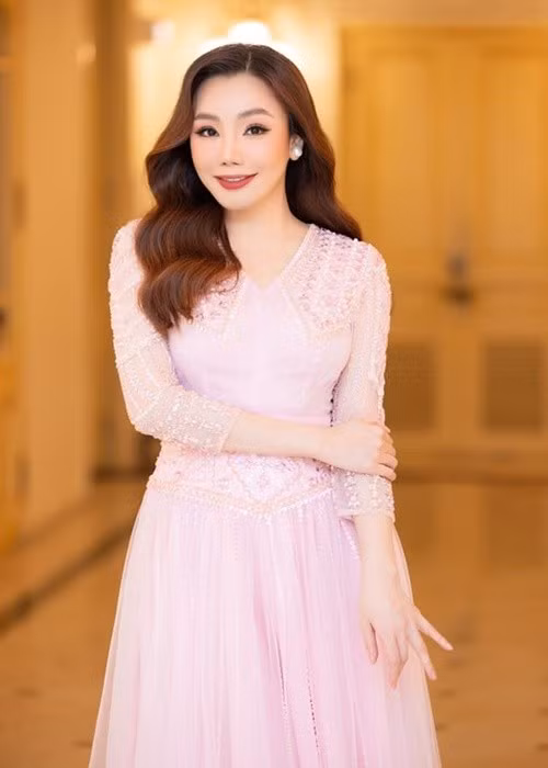 Nữ ca sĩ khẳng định, cô là người sống hết mình vì gia đình, chồng con. “Nếu tôi là một người vợ chắc chắn sẽ rất được”, Hồ Quỳnh Hương bày tỏ.