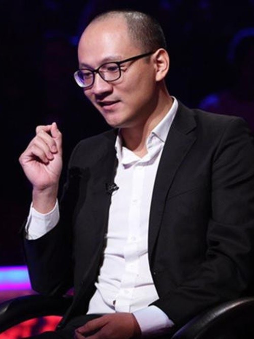 Theo Tiền Phong, ngày 19/12/2017, nhà báo Phan Đăng chính thức ghi hình cho số đầu tiên của chương trình Ai là triệu phú năm 2018. Phan Đăng dẫn chương trình thay nhà báo Lại Văn Sâm. Ảnh: Tiền Phong.