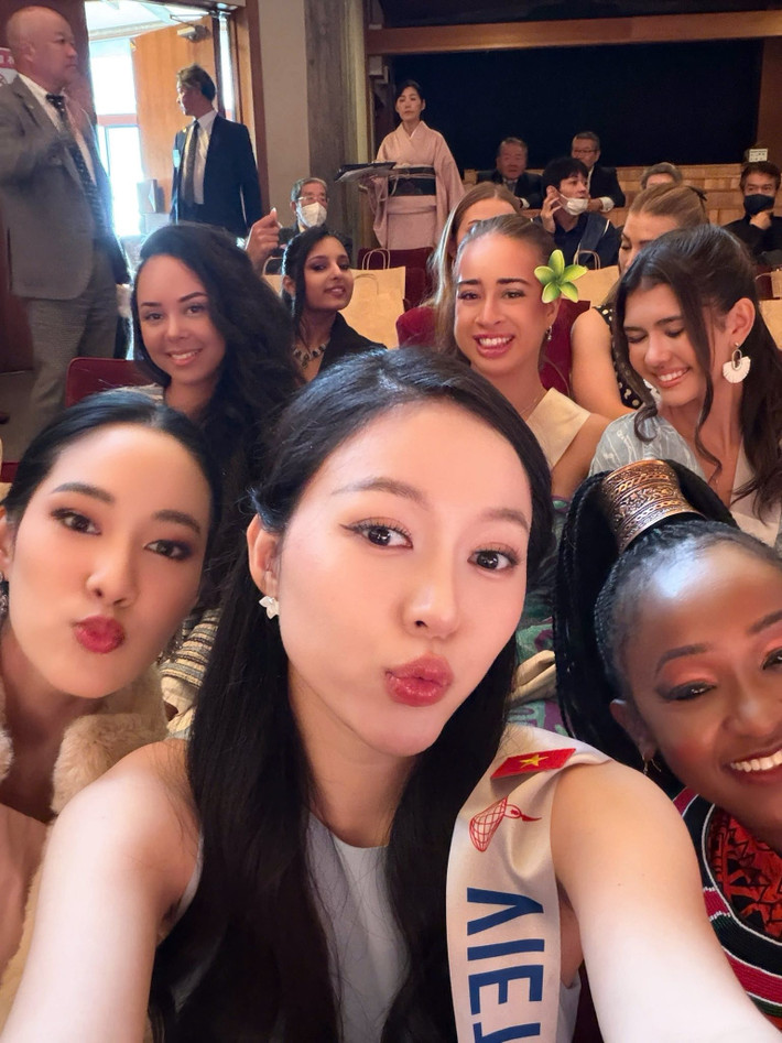 Theo Vietnamplus, trong hơn 10 ngày qua, Kiều Duy Dù duy trì thói quen thức dậy từ 3-4 giờ sáng để chuẩn bị mọi thứ, đảm bảo xuất hiện đúng giờ trong các hoạt động của cuộc thi.