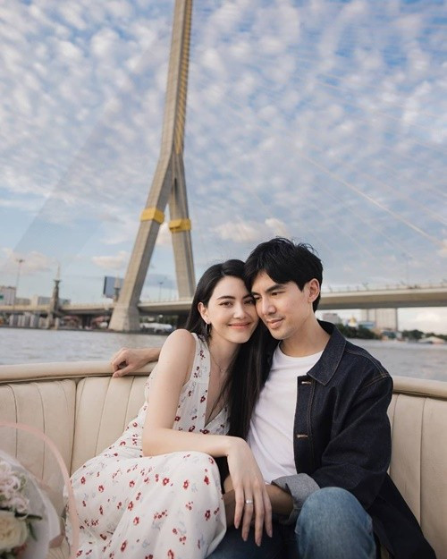 Nam biên kịch nhắn nhủ nửa kia dịp kỷ niệm 6 năm hẹn hò: "Đã 6 năm trôi qua rồi! Anh yêu em nhiều hơn mỗi ngày. Anh rất vui vì chúng ta bên nhau như thế này. Chúc mừng ngày kỷ niệm, tình yêu của anh". Ảnh: Instagram Ter Chantavit.