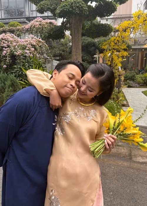 Lễ vu quy của Á hậu Hương Ly được tổ chức vào ngày 5/12, đánh dấu một cột mốc quan trọng trong hành trình tình yêu của cô và doanh nhân Tùng Anh. Buổi lễ diễn ra trong không khí ấm cúng, trang trọng. Ảnh: FB Valentin Trần.