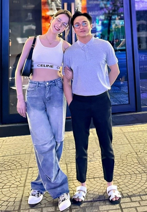 Theo Người Đưa Tin, năm 2024, Cường Đô la đăng tải hình ảnh bên Diệp Lâm Anh và hài hước viết: "Gia đình cần tìm người yêu cho bé đứng bên cạnh. Ai có giới thiệu nhé". Ảnh: Phụ Nữ Việt Nam.