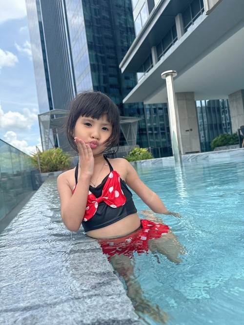 Con gái Jack từng tham gia đóng phim Trên cả tình thân khi mới 16 tháng tuổi, góp mặt trong phim Má ơi tỉnh mộng. Ảnh: FB Mẹ An và bé Sol.