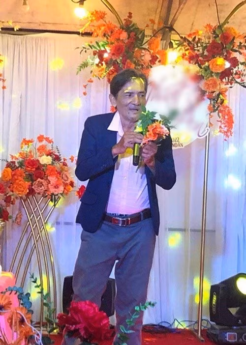 Những năm cuối đời, ngoài đóng phim, Thương Tín còn ca hát. Ảnh: Người Đưa Tin.