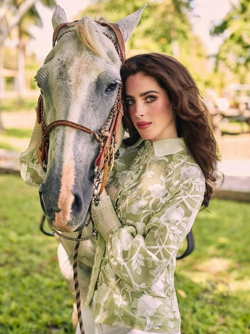 Cô có bằng cử nhân chuyên ngành thiết kế thời trang và trang phục tại Đại học Iberoamericana. Ảnh: Instagram Fatima Bosch.