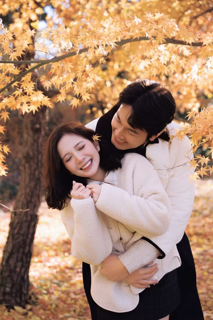 Vợ chồng Đình Tú cùng nhau 'cày cuốc', tích góp để xây dựng biệt thự. Ảnh: FB Ngọc Huyền.