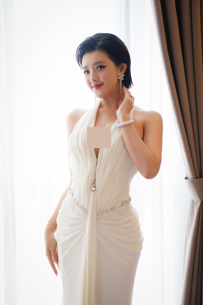 Trước khi lên xe hoa, Quản Hân từng tham gia một số cuộc thi nhan sắc.