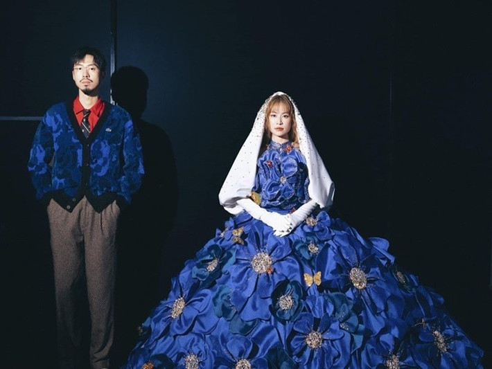 "Đen cũng có những điểm tương đồng trong tính cách, cũng có chung một số sở thích âm nhạc. Mình nghĩ nếu kết hợp được với nhau thì vui", nữ ca sĩ bày tỏ. Ảnh: FB Hoàng Thùy Linh.