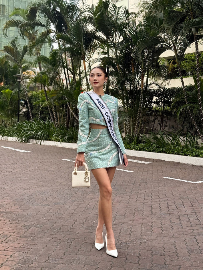Để chuẩn bị cho cuộc thi Miss Cosmo 2025, Phương Linh đã học makeup, làm tóc, xin kinh nghiệm từ những người đi trước như Miss Cosmo Vietnam 2023 Bùi Xuân Hạnh, đương kim Miss Cosmo 2024 Tata Juliastrid.