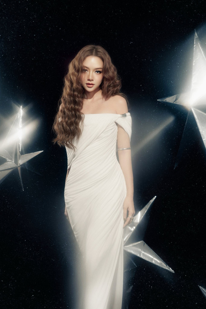 Sau khi lập gia đình, Băng Di vẫn tiếp tục làm nghề. “Hôn nhân là niềm vui, nhưng quan trọng là cả hai tôn trọng không gian riêng của nhau. Tôi không đặt kỳ vọng quá nhiều, mà để mọi thứ diễn ra tự nhiên, yêu và sống có trách nhiệm với nhau”, nữ diễn viên trải lòng. Ảnh: FB Băng Di.