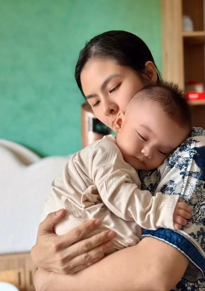 Quintin là con trai út của Vân Trang. Cậu nhóc chào đời vào tháng 10/2024, ngày càng kháu khỉnh.