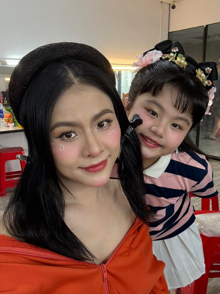 Bé Queenie thừa hưởng nhiều nét đẹp của Vân Trang.