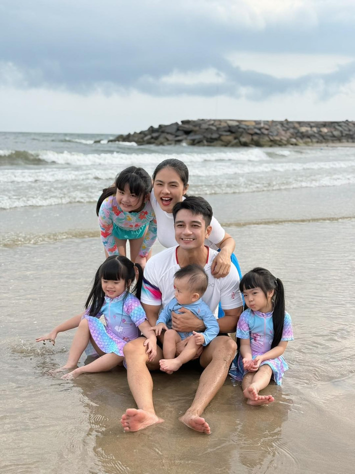 Vân Trang và doanh nhân Quân Lê thường xuyên đưa các con nhỏ đi du lịch.