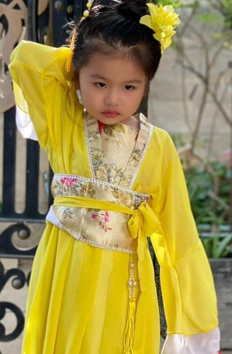 Queenie là con gái đầu lòng của Vân Trang, sinh năm 2016. Mới đây, cô nhóc đón sinh nhật lần thứ 9.