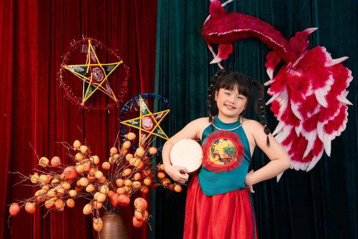 Vân Trang nhắn nhủ con gái đầu lòng: "Mãi luôn hồn nhiên thế này nha em bé yêu của mẹ. 9 năm bên con là 9 năm hạnh phúc nhất đời của mẹ, em bé yêu, em bé ngoan, em bé tình cảm, em bé hiền lành của mẹ".