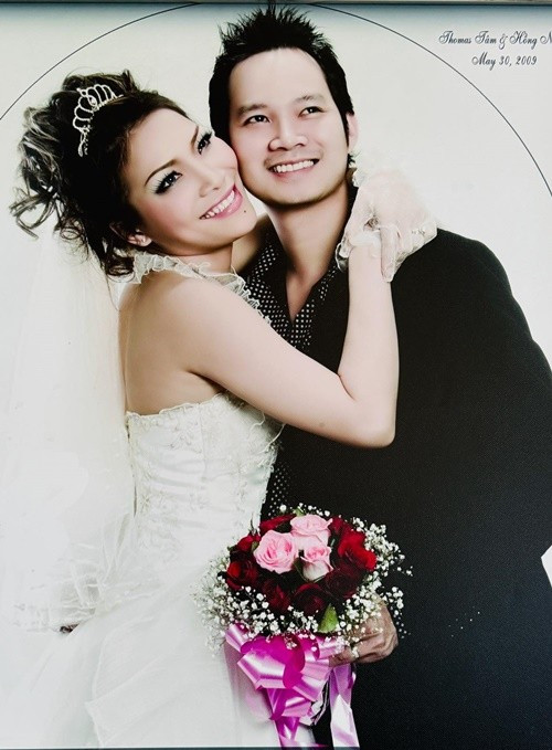 Nữ ca sĩ chỉ mong chồng luôn mạnh khỏe, để mãi là “siêu anh hùng” âm thầm của mẹ con cô. Ảnh: FB Hồng Ngọc.