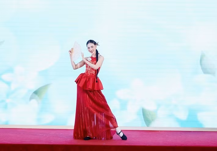 Hình ảnh Thu Thảo múa khi thi tài năng ở Hoa hậu Hoàn vũ Việt nam 2025. Ảnh: FB Thu Thảo.