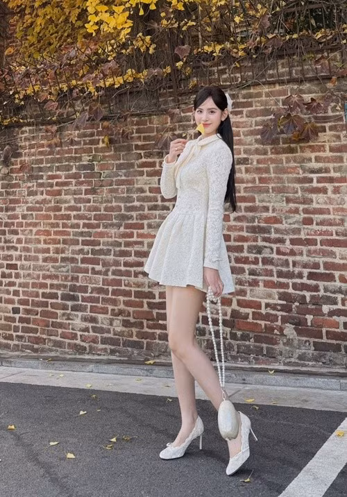 "Anh ấy không hề có người yêu trước đó như tin đồn và chúng mình chỉ lần đầu biết nhau. Ngoài ra, cả hai chúng mình đều độc thân", Dân Việt dẫn lời Hương Liên.