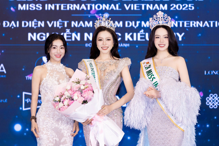 Đầu tháng 11/2025, Kiều Duy nhận sash Miss International Vietnam. Ảnh: FB Kiều Duy.