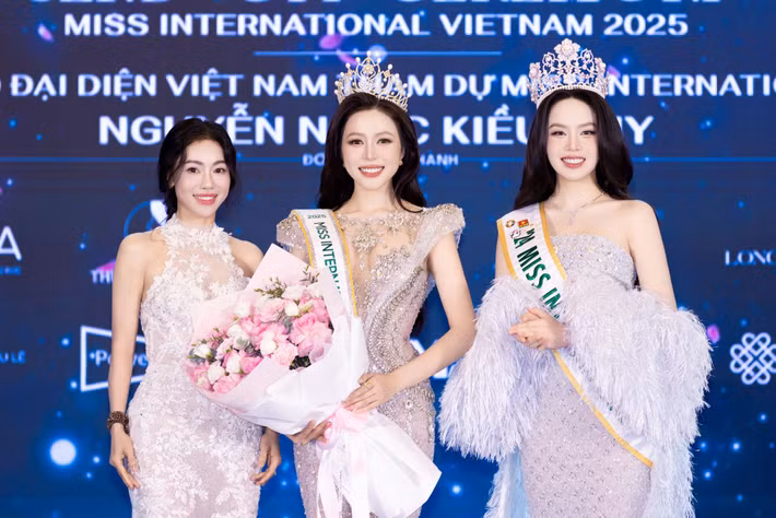Đầu tháng 11/2025, Kiều Duy nhận sash Miss International Vietnam. Ảnh: FB Kiều Duy.