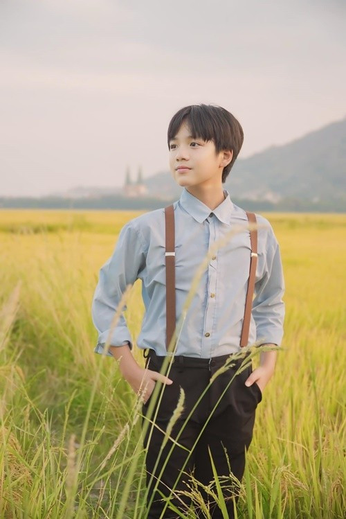 "Em nghĩ rằng mình chỉ nên học hỏi, còn nếu bắt chước người khác, khán giả sẽ không thấy được nét đặc trưng của mình", nam diễn viên sinh năm 2010 chia sẻ. Ảnh: FB Hạo Khang.