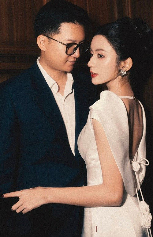 Duy Minh thường xuyên tháp tùng nữ diễn viên phim "Thương ngày nắng về" tham gia các sự kiện.