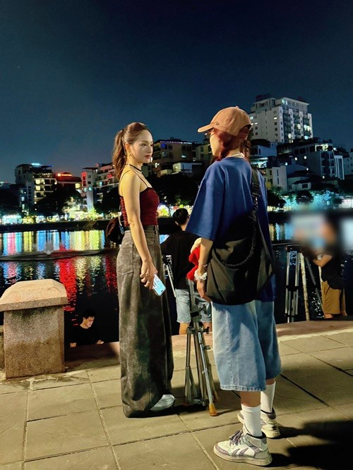 Gần đây, Lan Phương ghi hình cho bộ phim truyền hình Gió ngang khoảng trời xanh. Ảnh: FB Lan Phương.