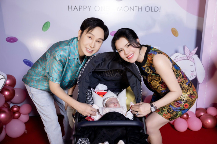 Phương Lê còn kể, Vũ Luân chăm con không phải vì trách nhiệm, mà vì trái tim anh thật sự mong muốn dành cho con những điều nguyên vẹn nhất.