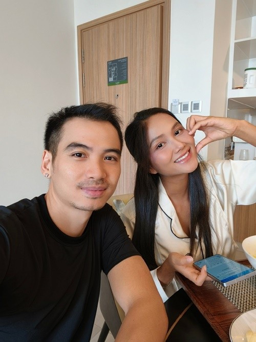 Trên trang cá nhân, nhiếp ảnh gia Tuấn Khôi vừa chia sẻ lời khen ngợi của H'hen Niê. Ảnh: FB Tuấn Khôi.