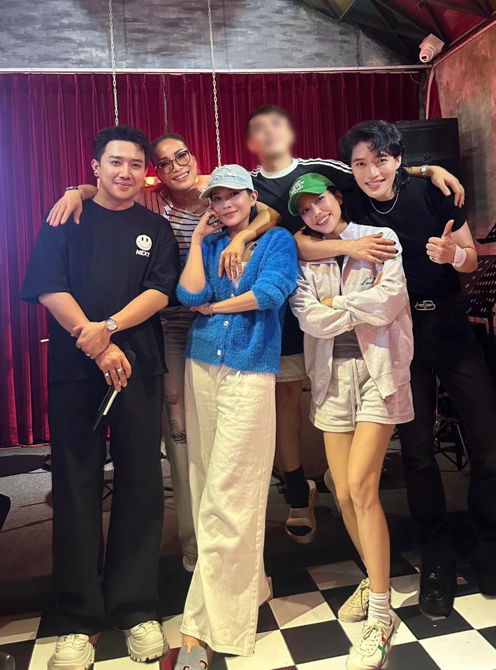 Ngoài Huỳnh Phương, Khả Như còn có mối quan hệ thân thiết với Trấn Thành (ngoài cùng bên trái) và Trường Giang. Ảnh: FB Khả Như.