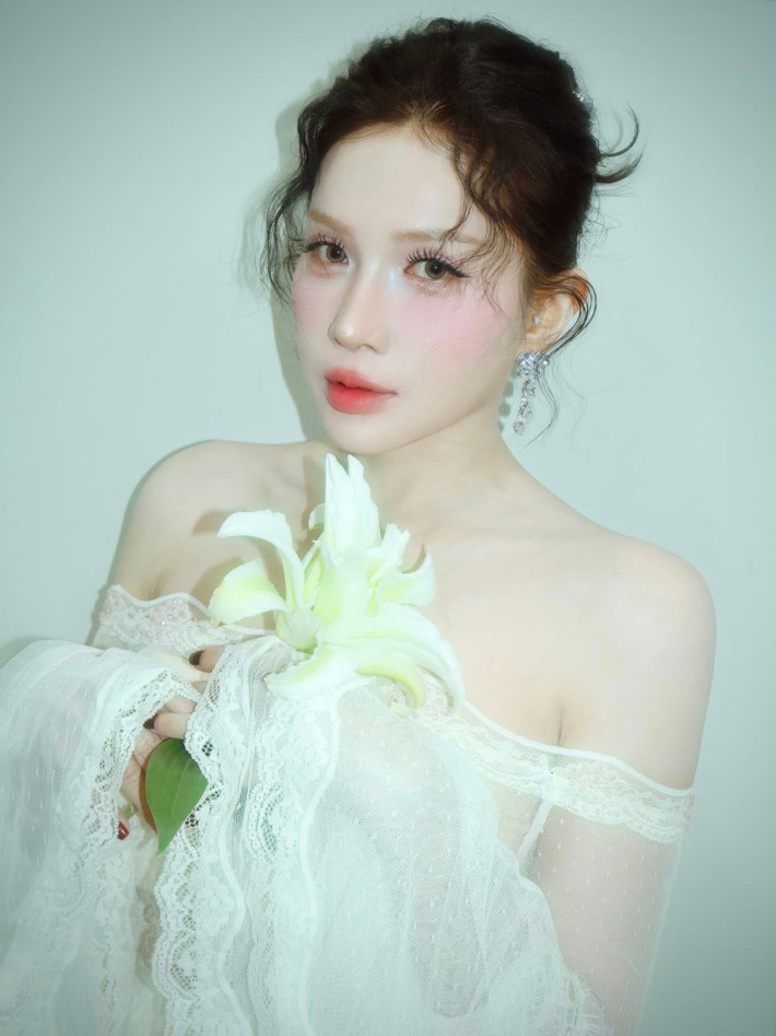 Khả Như sinh năm 1987, sở hữu gương mặt ưa nhìn, vóc dáng quyến rũ. Ảnh: FB Khả Như.