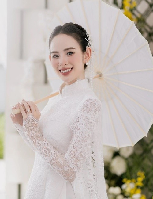 Tháng 6/2025, Hương Liên tổ chức lễ ăn hỏi với Lê Minh Trung. Mới đây, người đẹp và nửa kia đăng ký kết hôn. Hiện tại, nữ người mẫu dành nhiều thời gian vun vén tổ ấm. Ảnh: Znews.