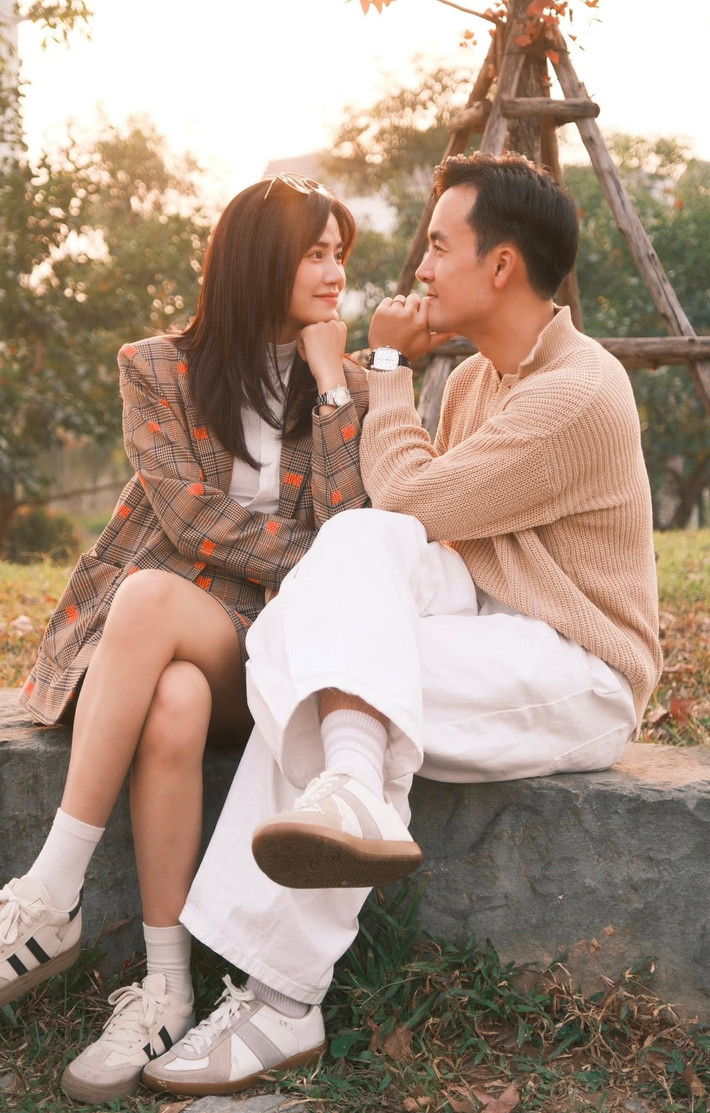 Sau khi về chung một nhà, cặp đôi ưu tiên xây dựng tổ ấm. Anh Đào - Anh Tuấn chia sẻ, động viên nhau trong công việc. Chính sự thấu hiểu và tôn trọng lẫn nhau giúp cặp đôi duy trì sự gắn bó bền chặt. Ảnh: FB Anh Đào.