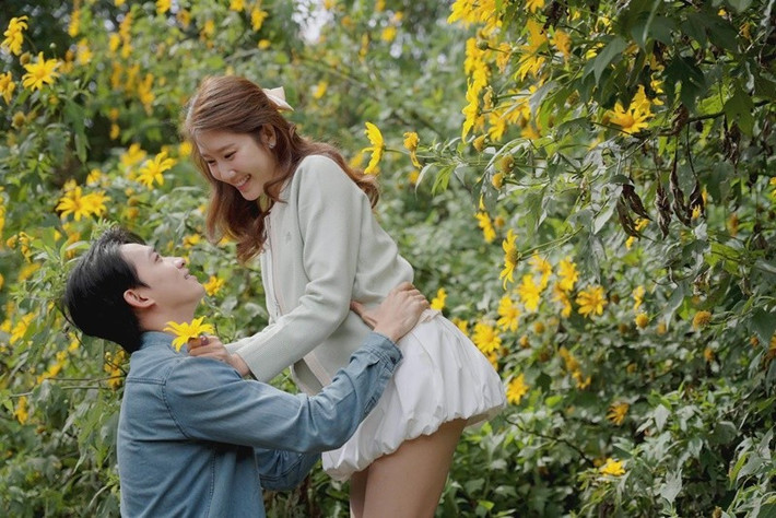 Võ Cảnh tình tứ Thúy Ngân trong một chuyến đi Đà Lạt vào tháng 2/2025. Ảnh: Thúy Ngân.