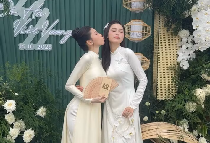 Á hậu Ngọc Thảo cũng làm phù dâu cho lễ ăn hỏi của Đỗ Thị Hà. Cả hai thân thiết sau Hoa hậu Việt Nam 2020. Ảnh: FB Ngọc Thảo.