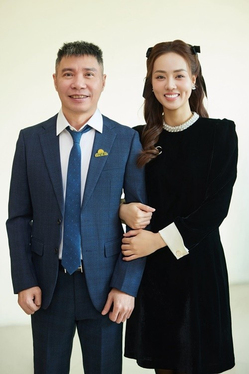 Sức khỏe của NSND Công Lý tiến triển tốt. Ngọc Hà tiết lộ, chồng cô hoàn toàn chủ động trong việc sử dụng điện thoại cá nhân để tương tác. Ảnh: FB Ngọc Hà.