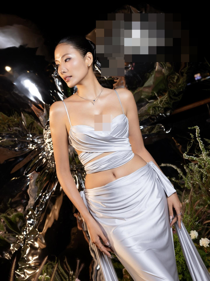 Vóc dáng hiện tại của Hoàng Thùy đầy đặn, săn chắc và quyến rũ với số đo ba vòng chuẩn mực (thường dao động quanh mức 82-60-94 cm).