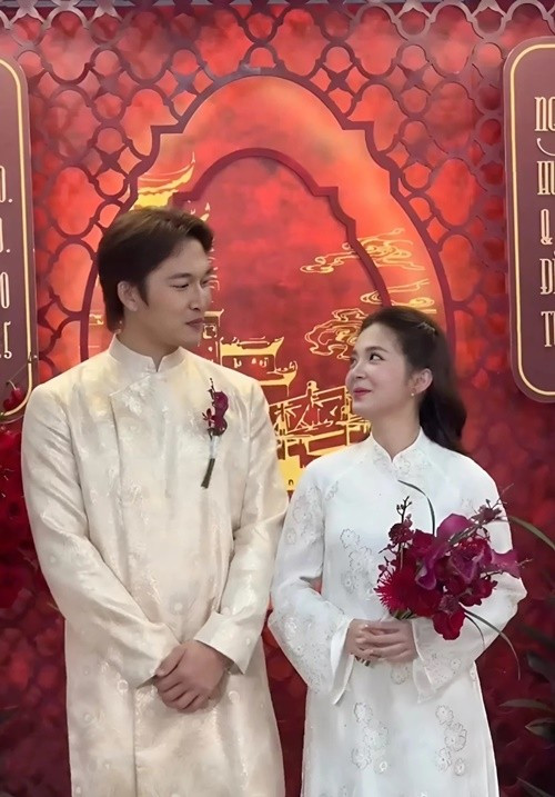 Đình Tú và Ngọc Huyền đăng ký kết hôn vào tháng 6/2025, không lâu sau khi công khai chuyện tình cảm. Ảnh: Znews.