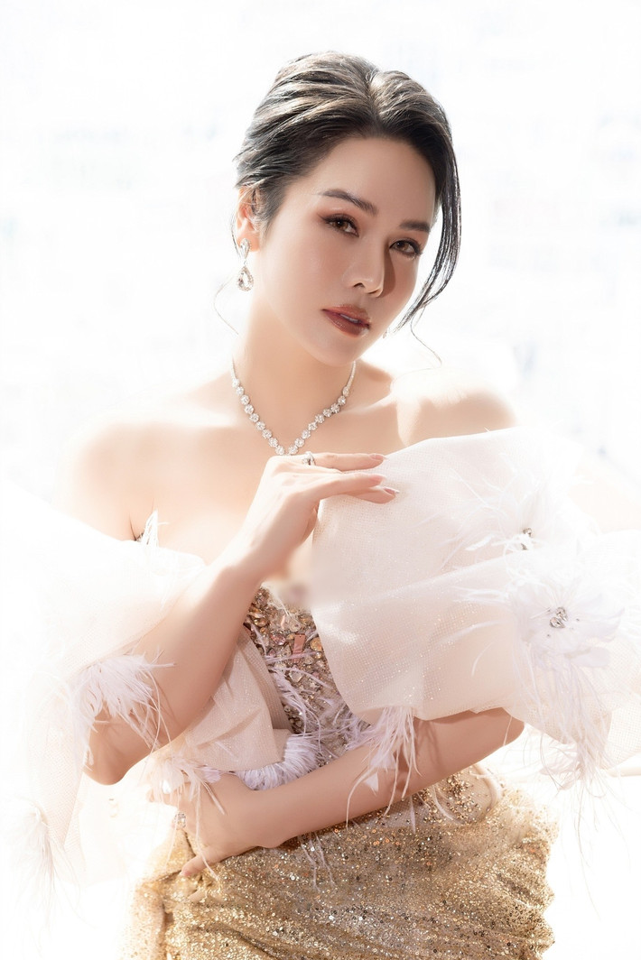 Nhật Kim Anh còn lấn sân kinh doanh các mặt hàng mỹ phẩm, cafe. Ảnh: FB Nhật Kim Anh.