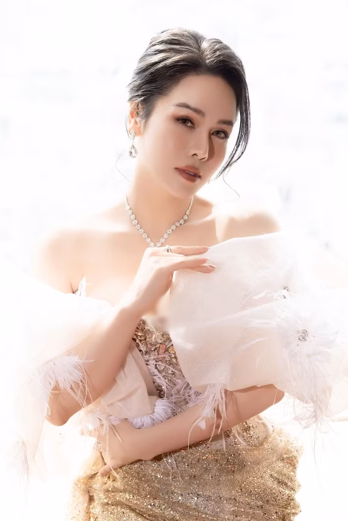 Nhật Kim Anh còn lấn sân kinh doanh các mặt hàng mỹ phẩm, cafe. Ảnh: FB Nhật Kim Anh.