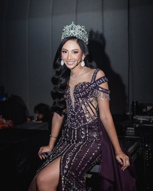 Mỹ nhân Indonesia đã tốt nghiệp đại học loại xuất sắc chuyên ngành Kinh doanh và Quản lý. Ảnh: Instagram Sophie Kirana.