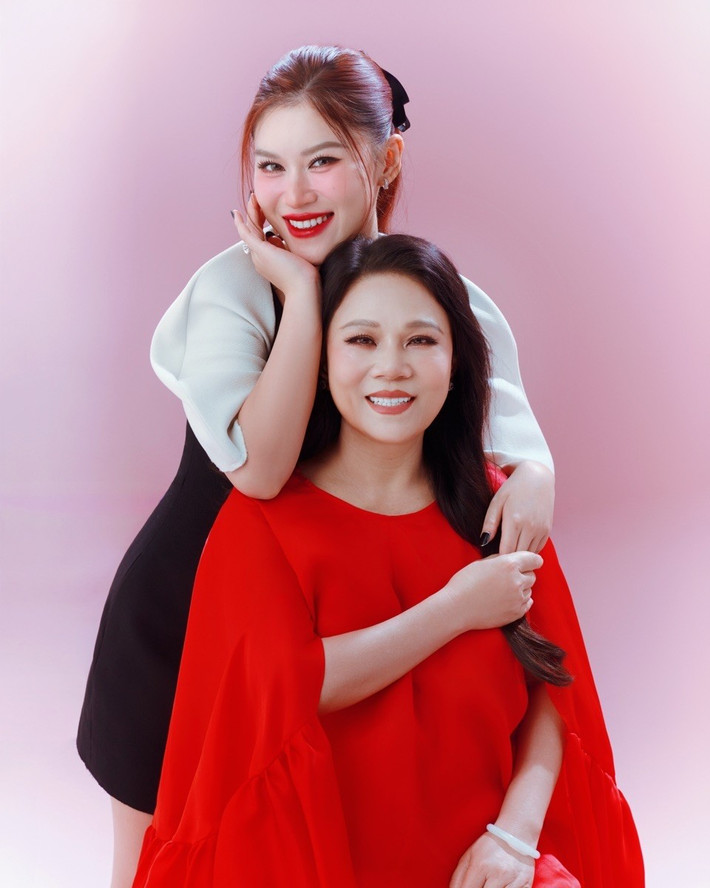 Theo Vietnamnet, Ngọc Thanh Tâm từng chia sẻ, cô may mắn có một người mẹ luôn ở bên và ủng hộ như một người bạn thân đúng nghĩa. Ảnh: FB Ngọc Thanh Tâm.