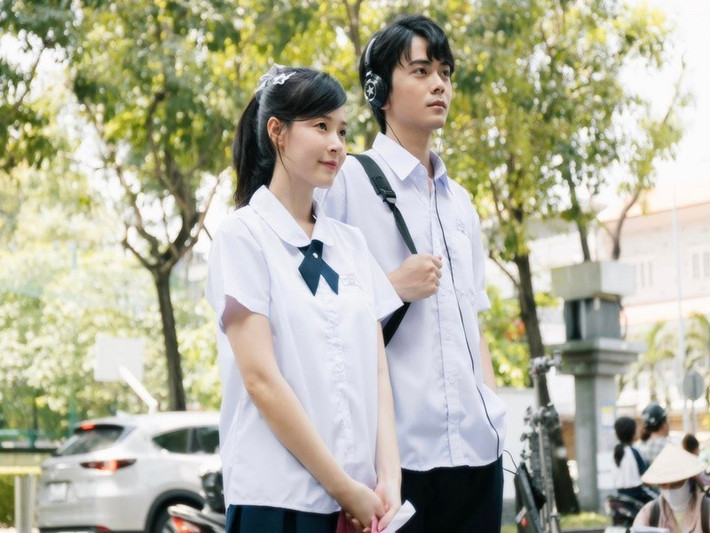 Ngoài đời, Lê Hoàng Long 24 tuổi còn Midu bước sang tuổi 36. Ảnh: FB Lê Hoàng Long.