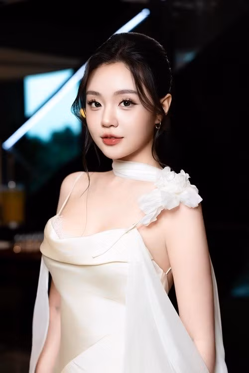 Trong khi Khánh Như ghi điểm ở sự linh hoạt và kinh nghiệm sân khấu, Trương Tâm Như lại nổi bật với chiều cao và nền tảng ngoại ngữ. Ảnh: FB Khánh Như