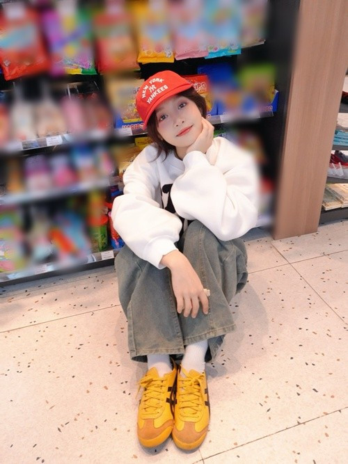 Trong một lần đi siêu thị, nữ diễn viên 17 tuổi cũng chuộng phong cách năng động, trẻ trung, Ảnh: FB Bảo Ngọc.
