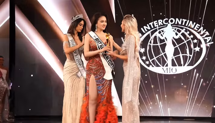 Trong chung kết Miss Intercontinental lần thứ 53 tại Ai Cập, Á hậu Thu Ngân - đại diện Việt Nam dừng chân ở top 23 đồng thời đoạt giải Trang phục dân tộc đẹp nhất.